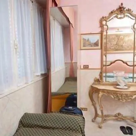 Babri Simim Taj Alojamento de Acomodação e Pequeno-almoço Roma