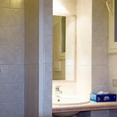 Babri Simim Taj روما